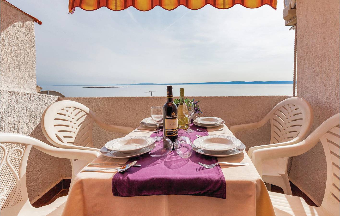 Modernes 2-Zimmer-Apartment mit Terrasse, 1 km vom Strand entfernt und WLAN in Punat, Krk