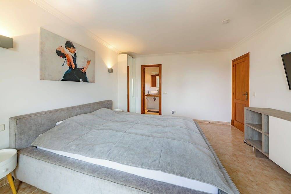 Villa Casa Kristel Mallorca met zwembad in de 2e Sea Line in Badia Blava, Llucmajor