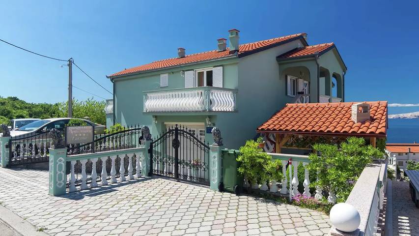 Vakantiewoning voor 4 personen, met tuin en zwembad in Senj