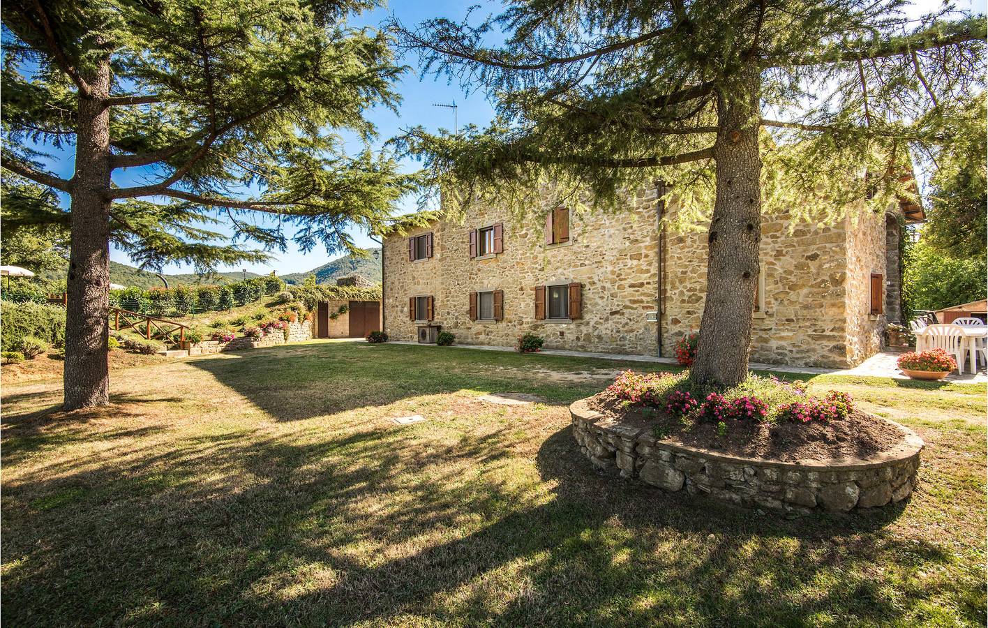 Ganze Ferienwohnung, Riverside Retreat mit Pool und Parkplatz in Cortona, Arezzo Provinz