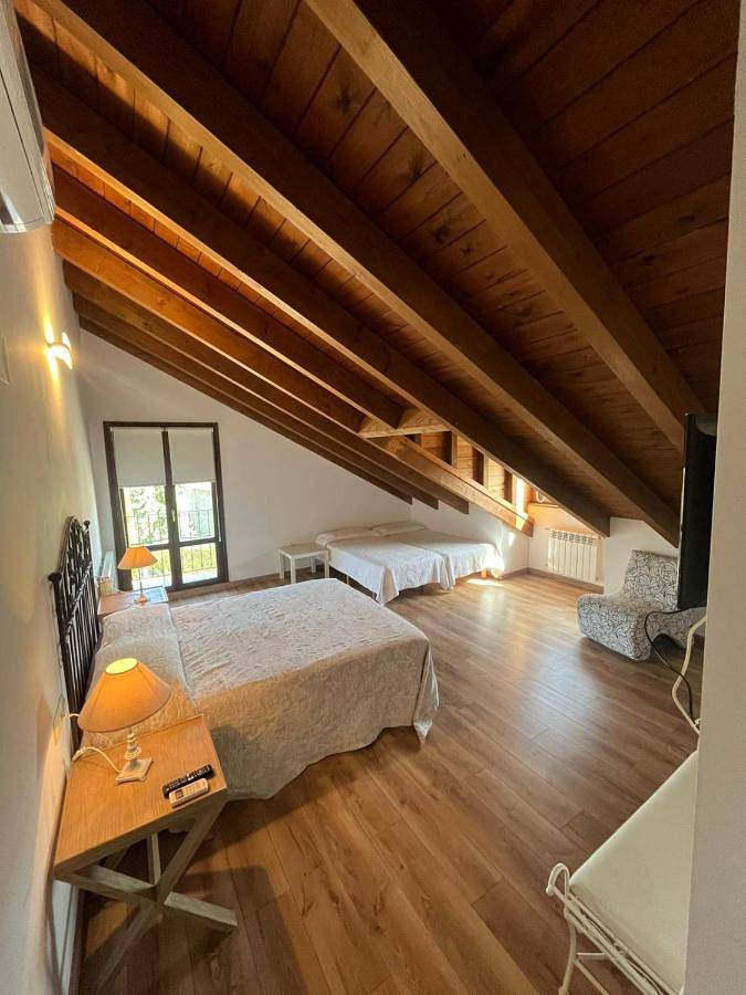 Hotel para 4 personas, con balcón y vistas en La Jacetania - 3