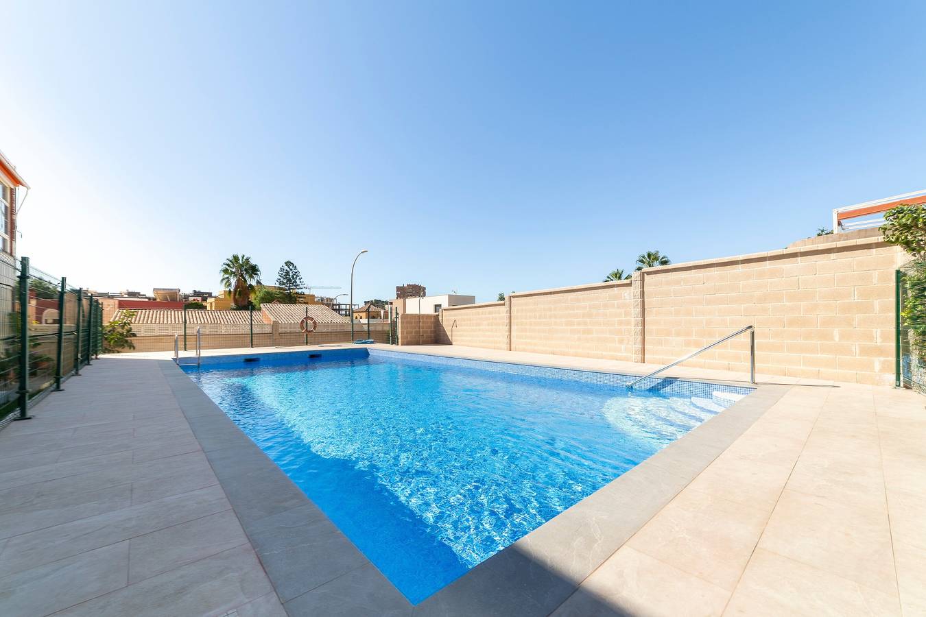 Estudio entero, Estudio 'Gaviotas 4' con piscina comunitaria, Wi-Fi y aire acondicionado in Aguadulce, Roquetas de Mar