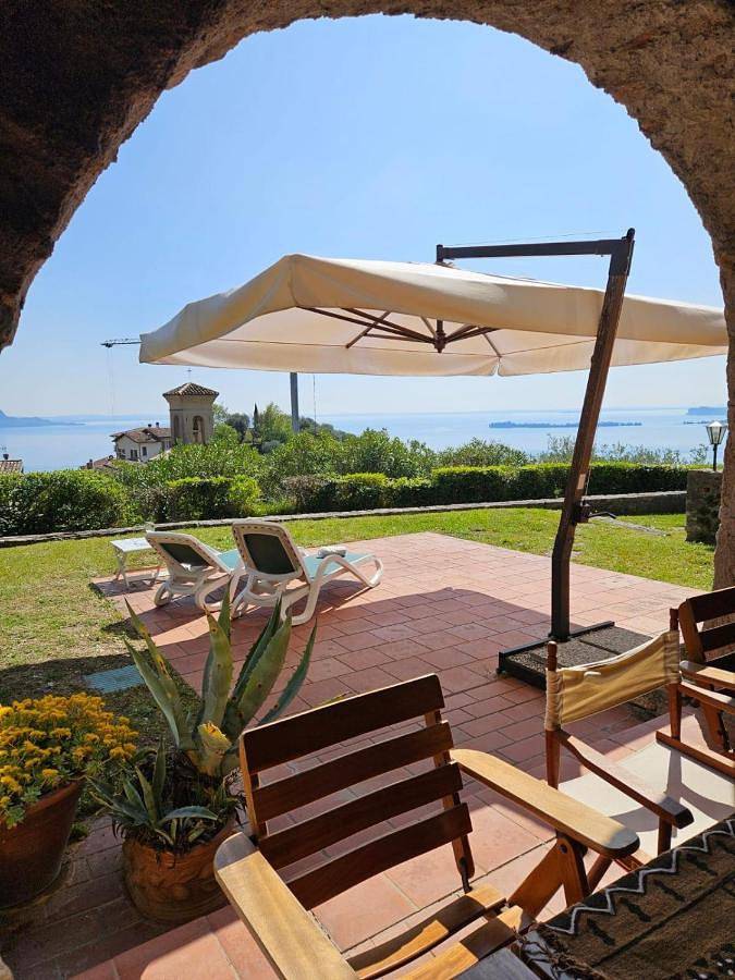 Villa für 8 Personen, mit Garten und Seeblick sowie Pool und Ausblick, kinderfreundlich in Gardone Riviera - 2