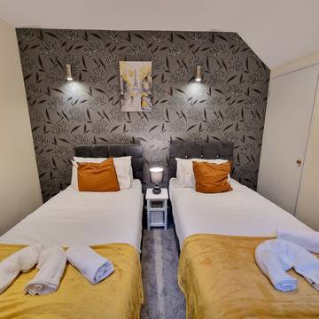 Holiday Letting for 4 People in Coventry, Heart of England, Photo 4