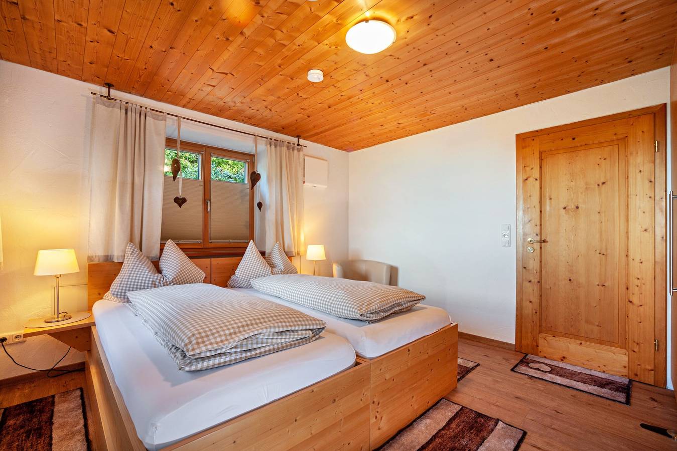 Ganze Wohnung, Ferienwohnung 'Zugspitze' mit Bergblick, Gemeinschaftsterrasse und Wi-Fi in Dietmannsried, Bayerisch Schwaben