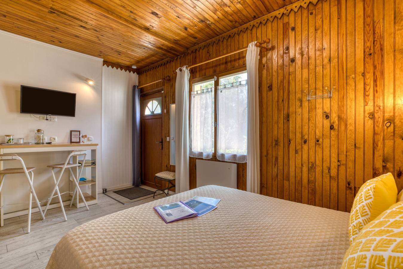 Bed and breakfast 'Saints-Peyres' con terraza compartida, Wi-Fi in La Salvetat-sur-Agout, Region de Béziers