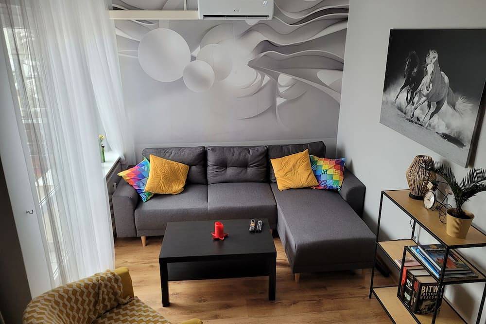 Ganze Wohnung, Quiet and modern apartment whit nice place to eat outside the room at sunrise. in Sztum, Pommern
