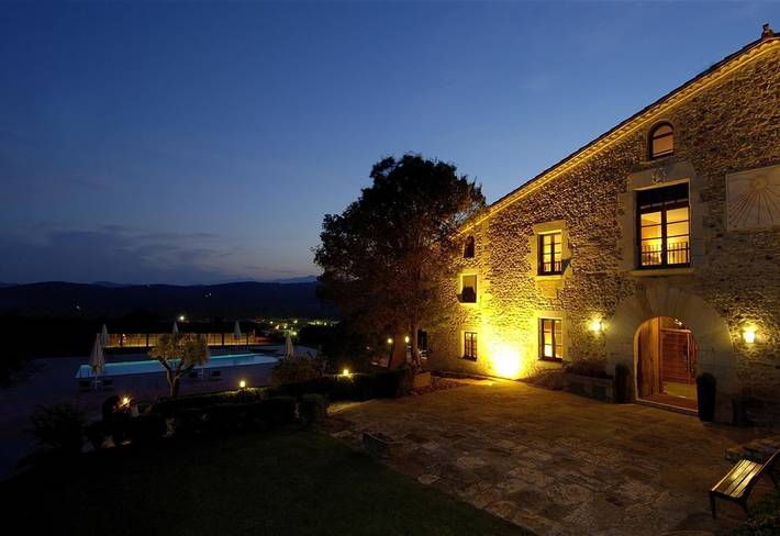 Inicio "Lujosa villa de piedra con bosque privado" con piscina, Wi-Fi, jardín y terraza in San Gregorio, Gironés