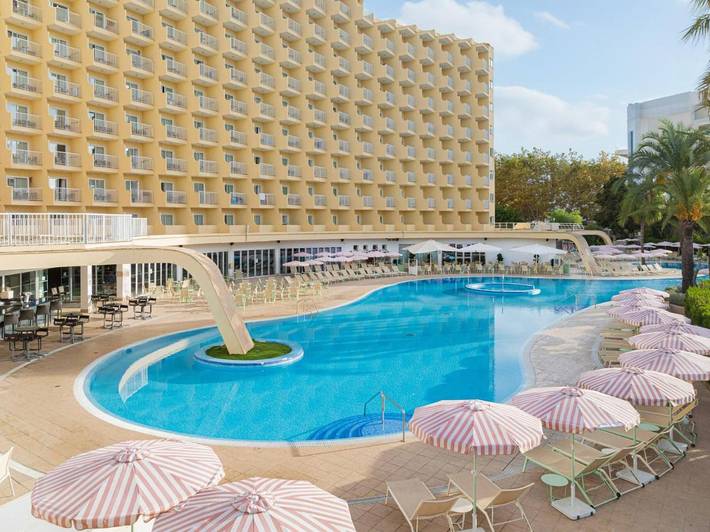 Hôtel pour 3 personnes, avec vue et bassin pour enfant ainsi que piscine et terrasse à Magaluf - 3