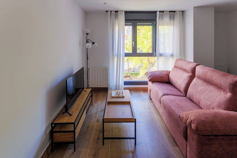 Entire apartment, Twin Congress Apartment With Parking Included in Logroño, La Rioja Province