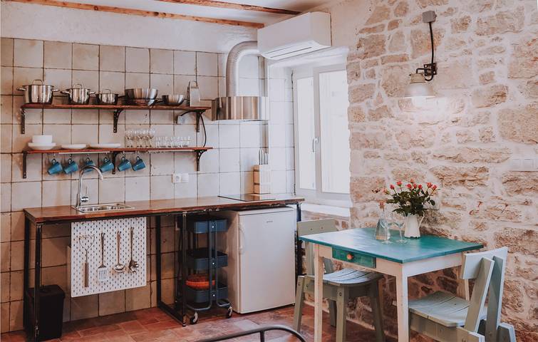 Charmant appartement de 70 m² près du bord de mer et des restaurants à Sutomiscica in Preko, Île d'Ugljan