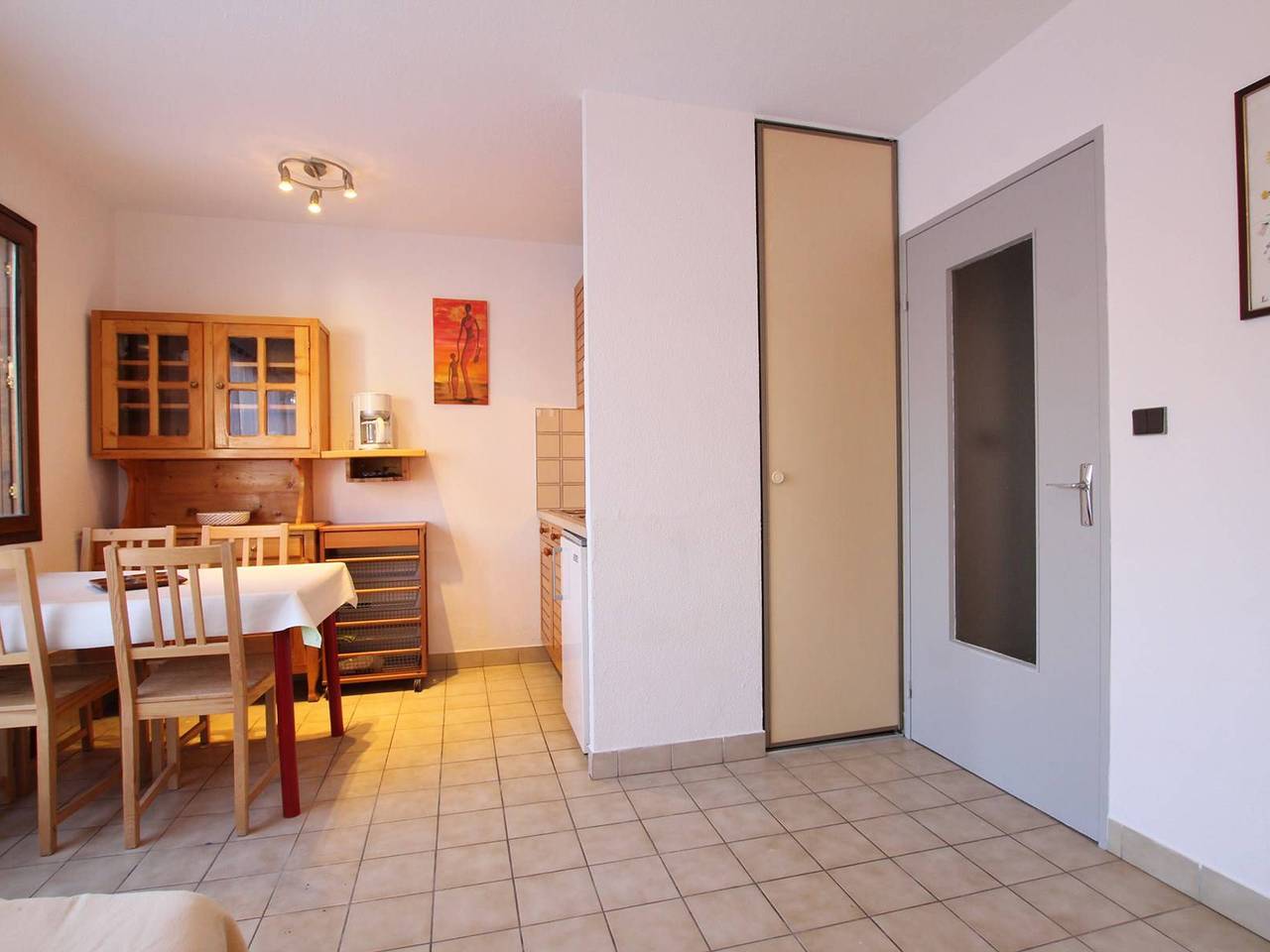 Entire apartment, Cozy Studio w/ Balcony & Private Garage, 200m from Briançon Center & Prorel Lift in Briançon, Serre Chevalier