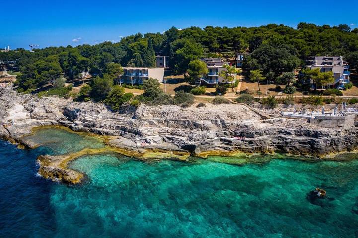 Ferienanlage für 2 Personen, mit Pool und Balkon sowie Ausblick in Kroatien