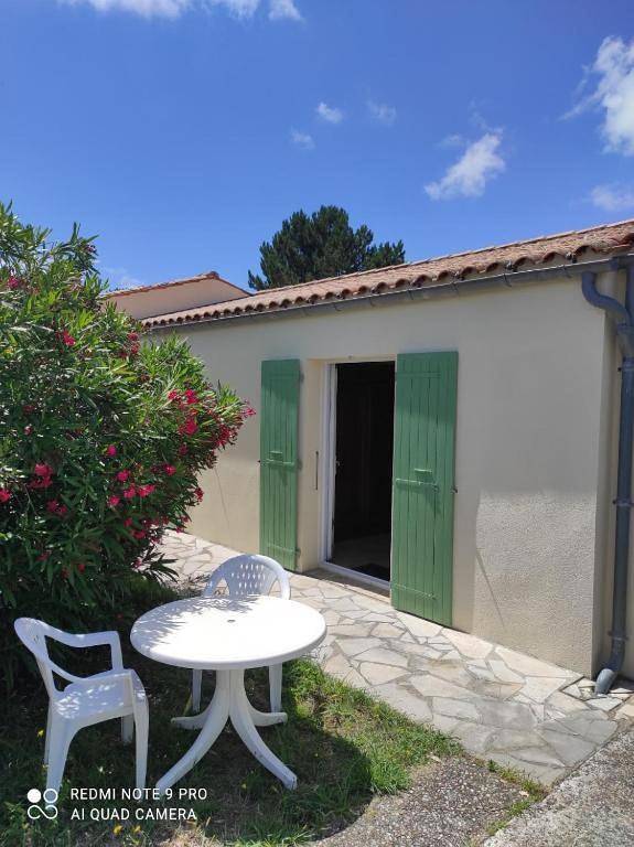 Double Room with Private Bathroom in Le Grand-Village-Plage, Côte de Beauté