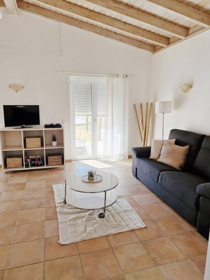 Apartment 'Flor Do Rosto Ii' with Sea View, Shared Pool and Wi-Fi in São Teotónio, Costa Alentejana