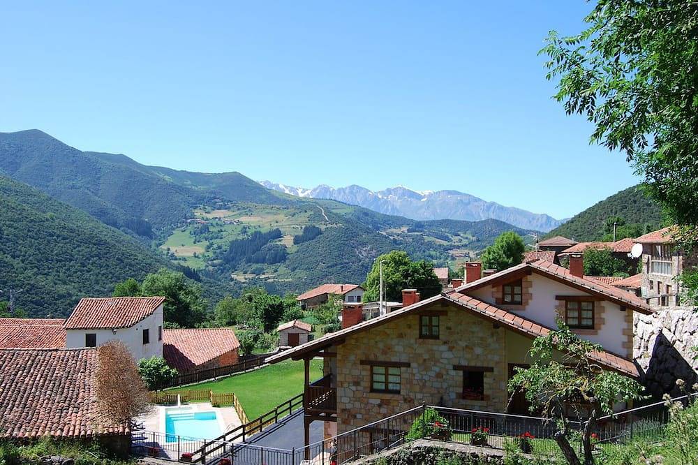 Entire apartment, Beautiful Rustic duplex apartment for 6 people in Pesaguero, Cordillera Cantábrica
