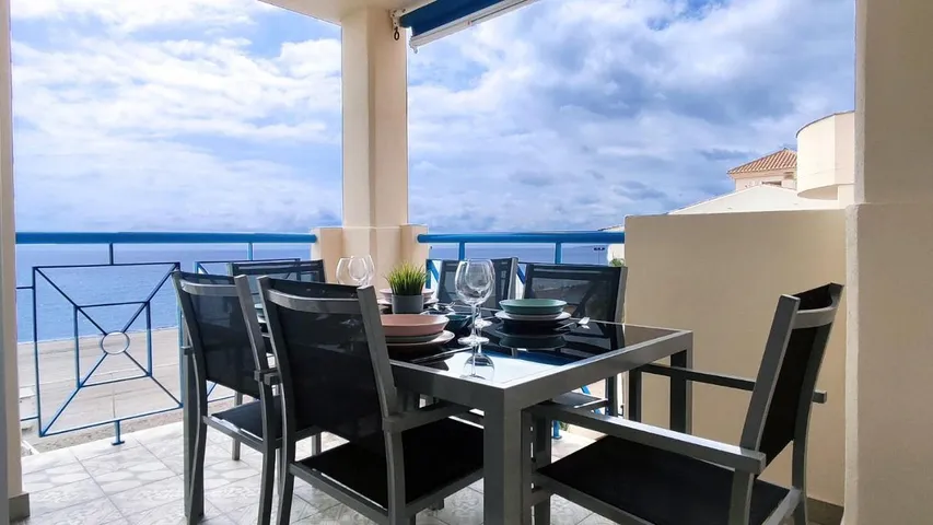 Apartamento de vacaciones para 6 personas, con vistas además de terraza y piscina - 1