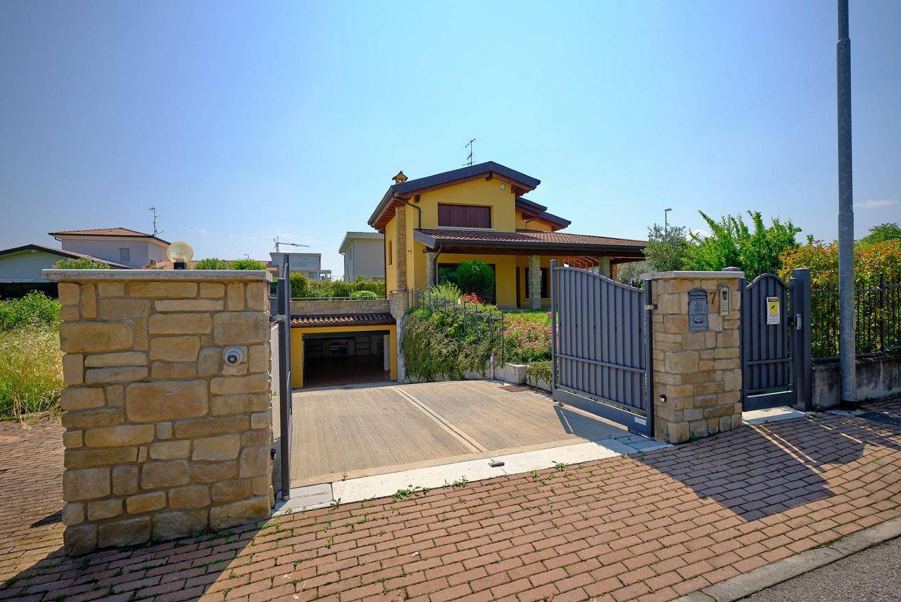 Apartmentsgarda - Villa Leone Salionze in Valeggio sul Mincio, Province de Vérone