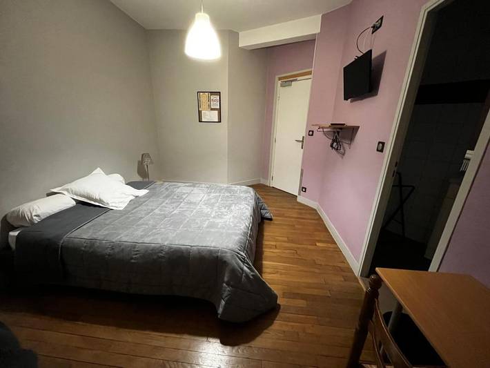 Hôtel pour 13 personnes, avec terrasse, animaux acceptés à Chabanais - 3