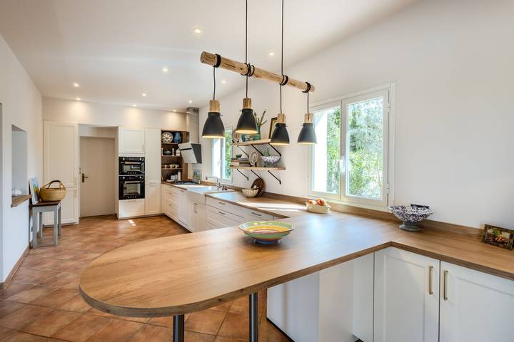Location de vacances pour 8 personnes, avec terrasse et jardin à Tourrettes - 4