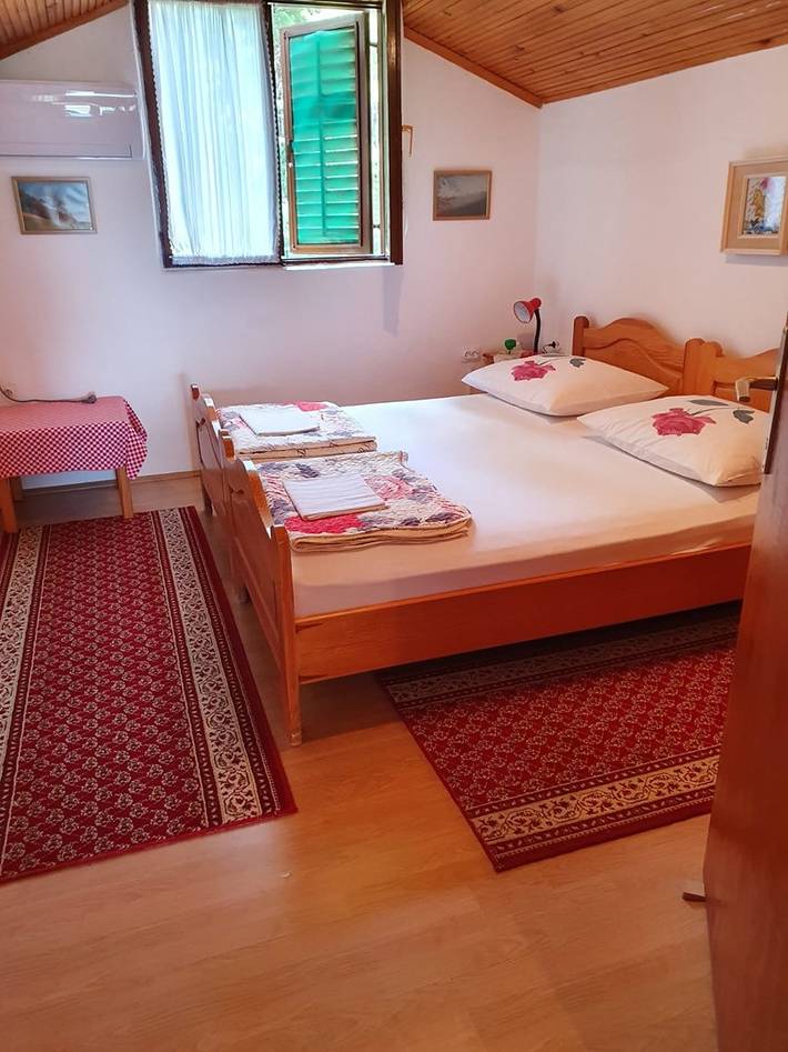 Apartamento entero, Apartamento de vacaciones para 2 personas con balcón/terraza in Starigrad Paklenica, Starigrad