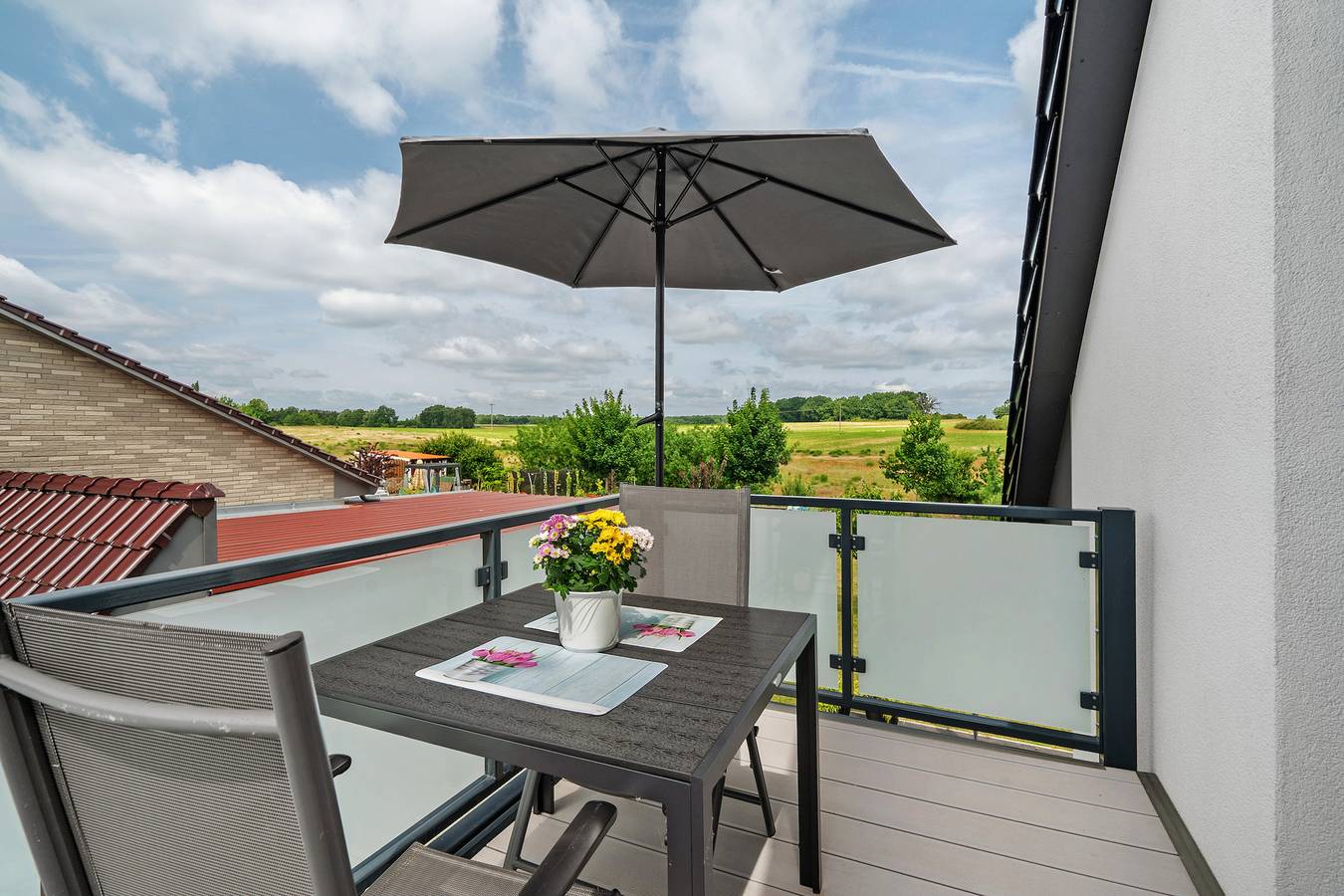 Ganze Wohnung, Ferienwohnung 'Auszeit' mit Balkon und Wi-Fi in Kargow, Müritz