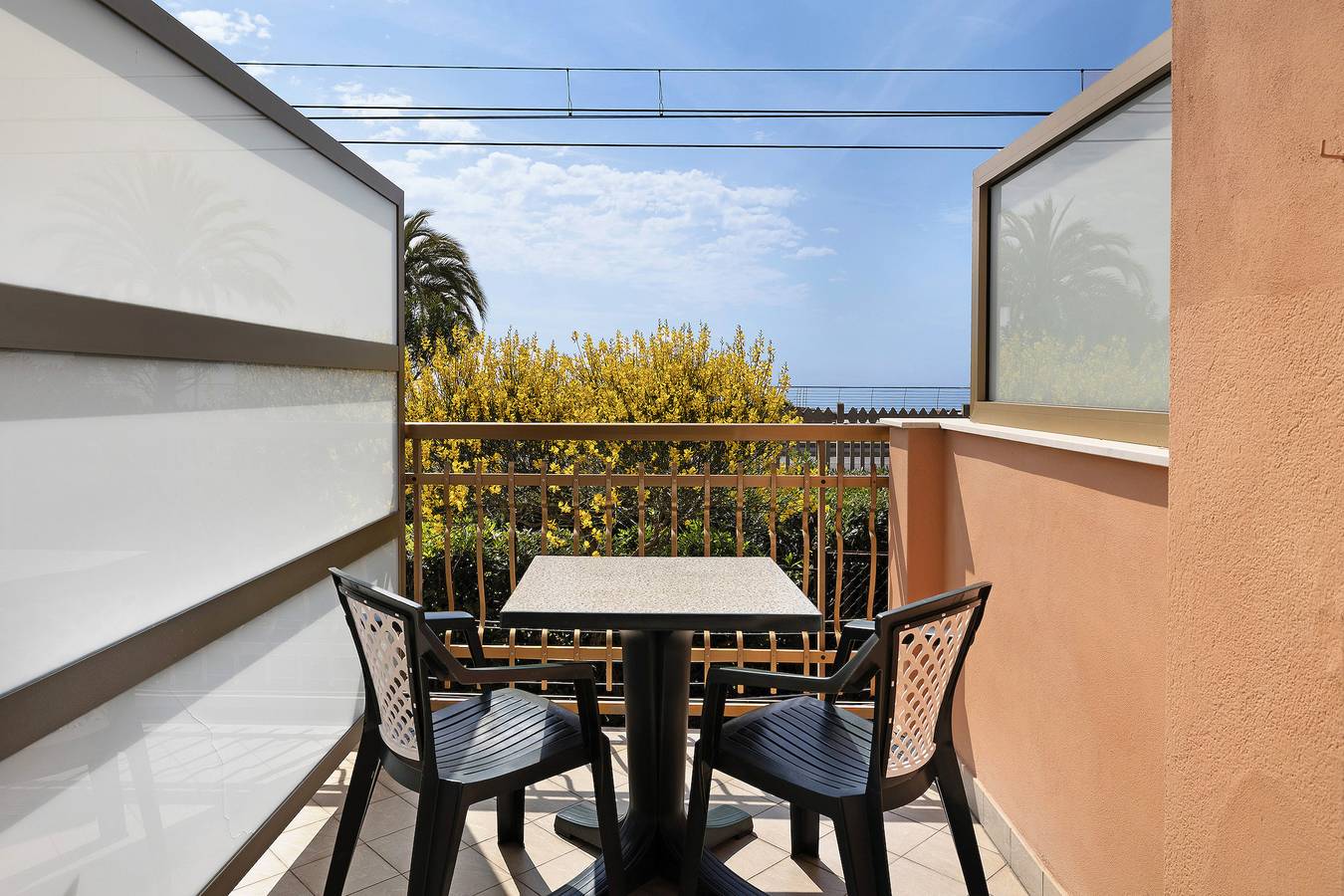 Appartamento intero, Appartamento per vacanze "Numero 14" con vista mare, balcone e Wi-Fi in Pietra Ligure, Comune di Pietra Ligure