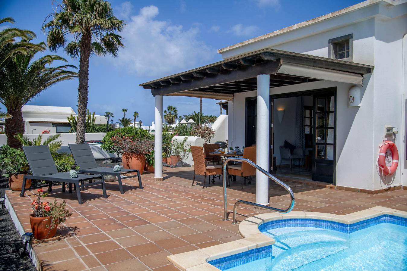 Vacation Villa 'Casa Karoline' with Private Pool and Wi-Fi in Montaña Roja, Yaiza