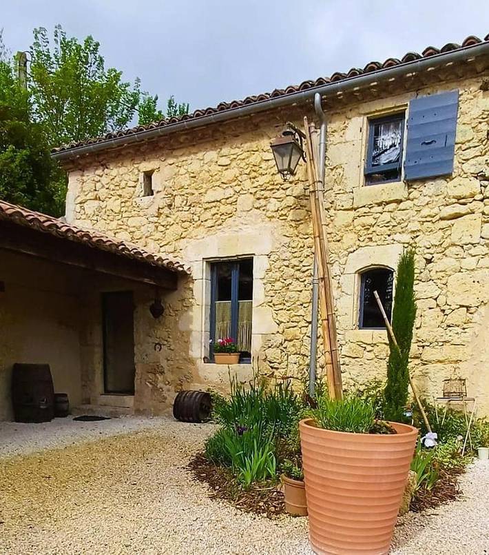 Location de vacances pour 2 personnes, avec jardin ainsi que piscine et vue à Terraube - 3