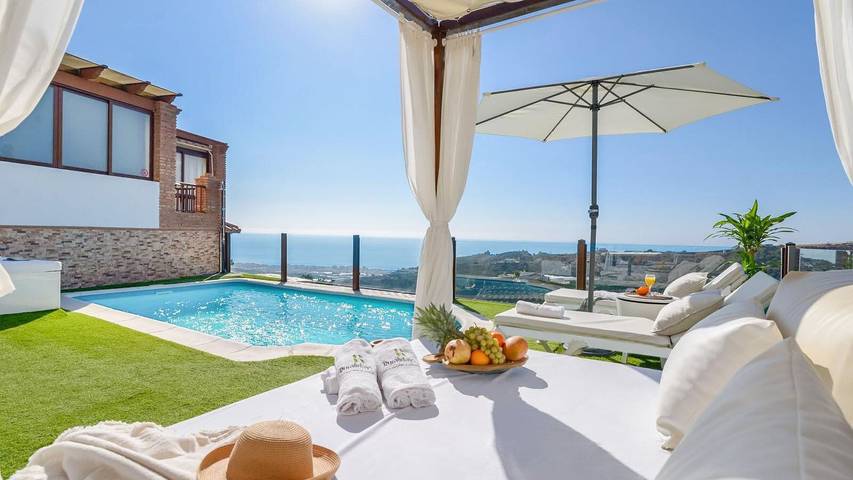 Villa für 4 Personen, mit Pool und Whirlpool in Torrox