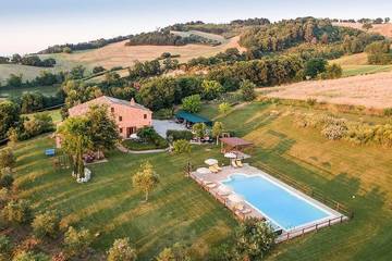 Agriturismo pour 5 personnes, avec piscine ainsi que jacuzzi et jardin à Corinaldo