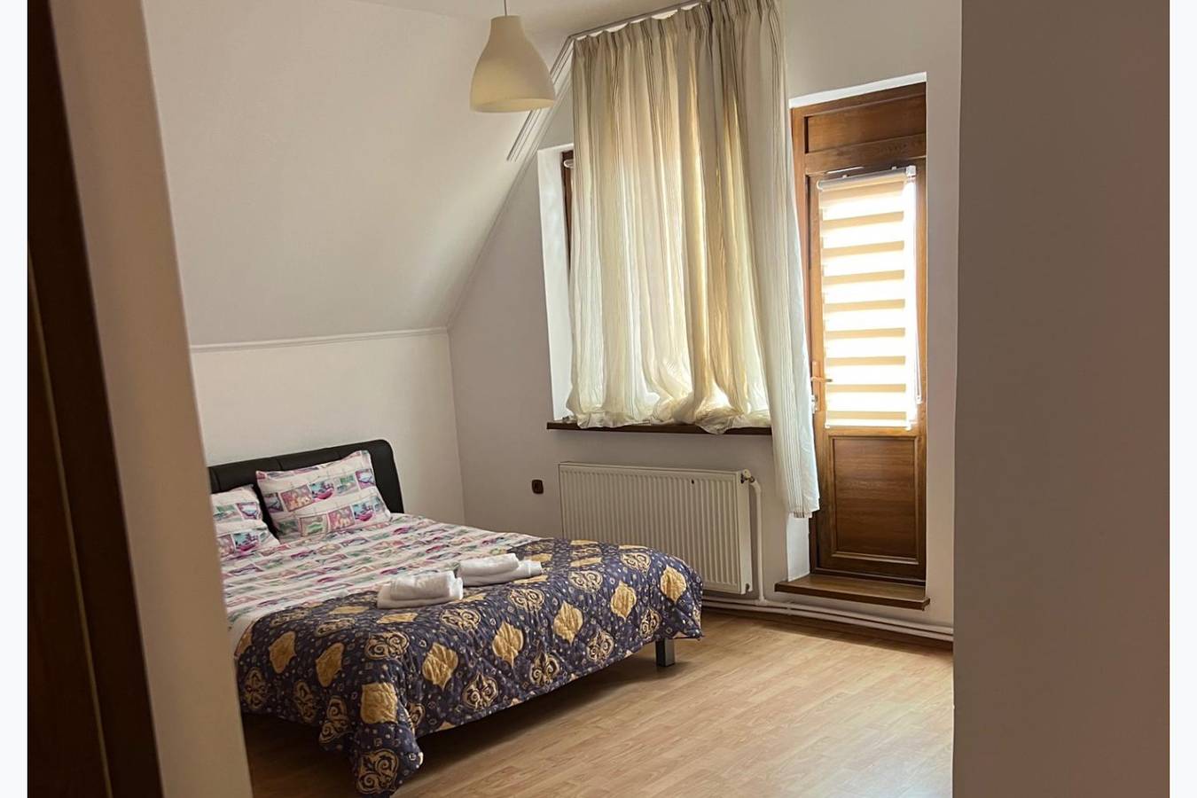Roman Villa, Sleeps 8 with Parking and Garden in Neamț