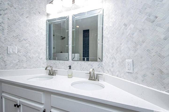 Vacation rental for 6 people, with yard and pool as well as balcony in Hot Springs