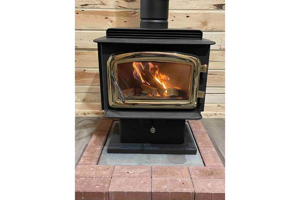 Whispering Winds Cabin - cozy double loft cabin in Alberta