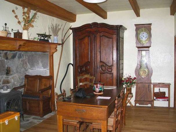 Gîte pour 6 personnes, avec terrasse et jardin dans le Cantal - 4