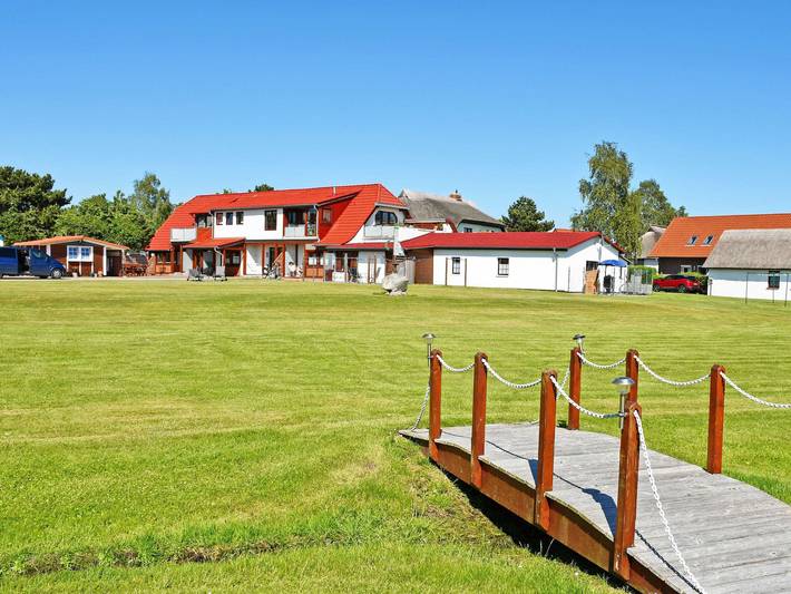 Ferienwohnung für 2 Personen, mit Balkon und Terrasse sowie Garten in Lobbe - 2