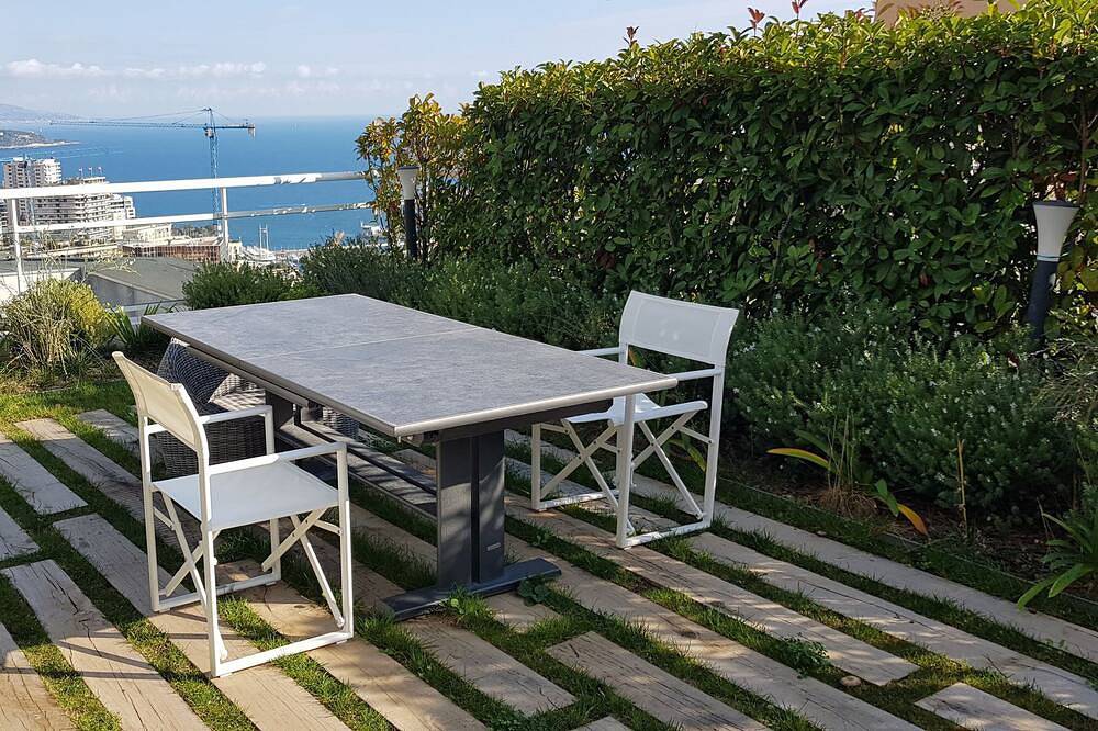 Ganze Wohnung, Rooftop villa with Jacuzzi and sea view 50m from Monaco. in Beausoleil, Nizza und Umgebung