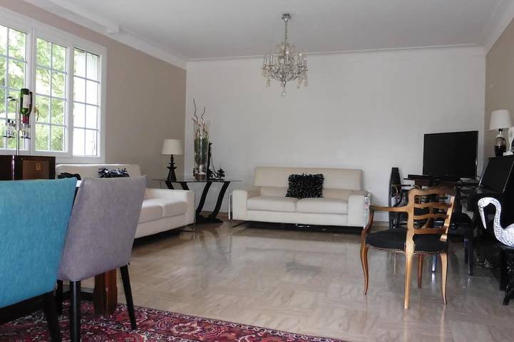 Cocoon room in the heart of nature 5/10 min from the digital campus, village and train station in Charbonnières-les-Bains, Lyon region