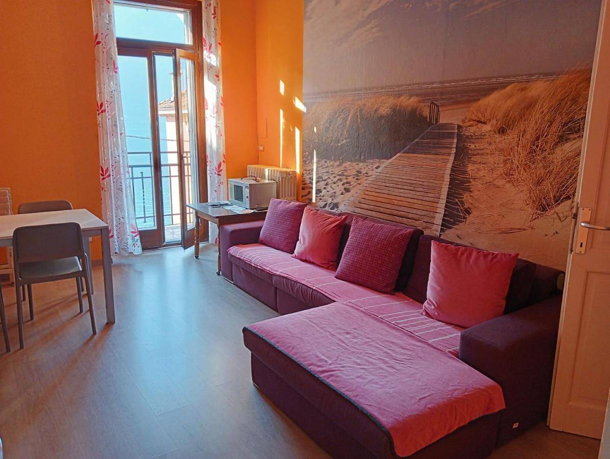 Ganze Wohnung, Casa Mauro, Lake View and Garage! in Colonno, Comer See