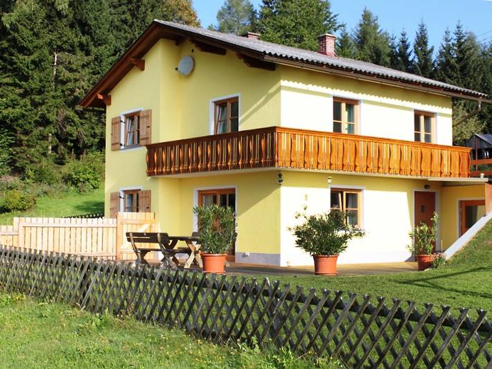 Ferienhaus für 5 Personen, mit Balkon und Terrasse sowie Garten und Sauna