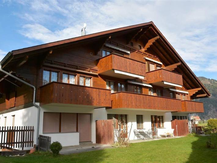 Vakantiewoning voor 4 personen, with Balkon and Terras as well as Tuin in Zweisimmen