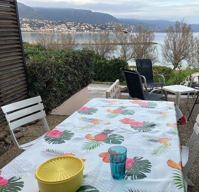 Gîte pour 3 personnes, avec terrasse dans Port de Bormes les Mimosas