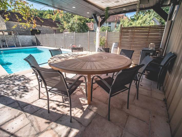 Gîte pour 12 personnes, avec Terrasse et Piscine à Couvignon