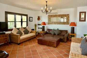 Villa for 8 Guests in Playa de Burriana, Nerja, Picture 3