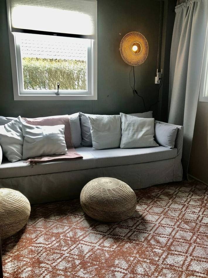 Einzigartiges Ferienhaus aus Holz für 6 Personen mit Veranda in Scherpenisse in Scherpenisse, Niederländische Nordsee