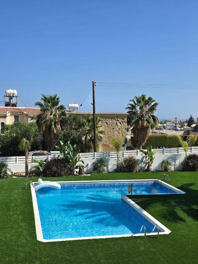 Gîte pour 3 personnes, avec jardin ainsi que vue et piscine dans Oróklini - 4