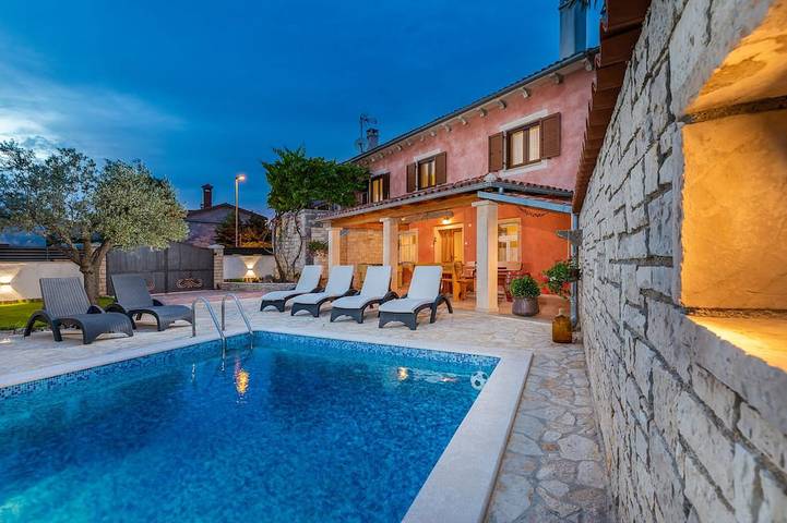 Villa für 6 Personen, mit Garten und Terrasse - 1