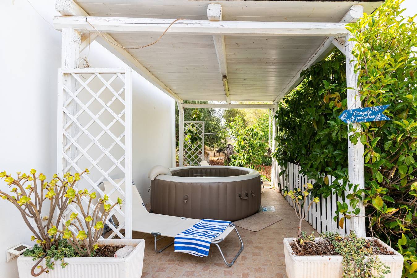 Villa 'Il Giardino' con terrazza privata, giardino privato e aria condizionata in Ostuni, Salento