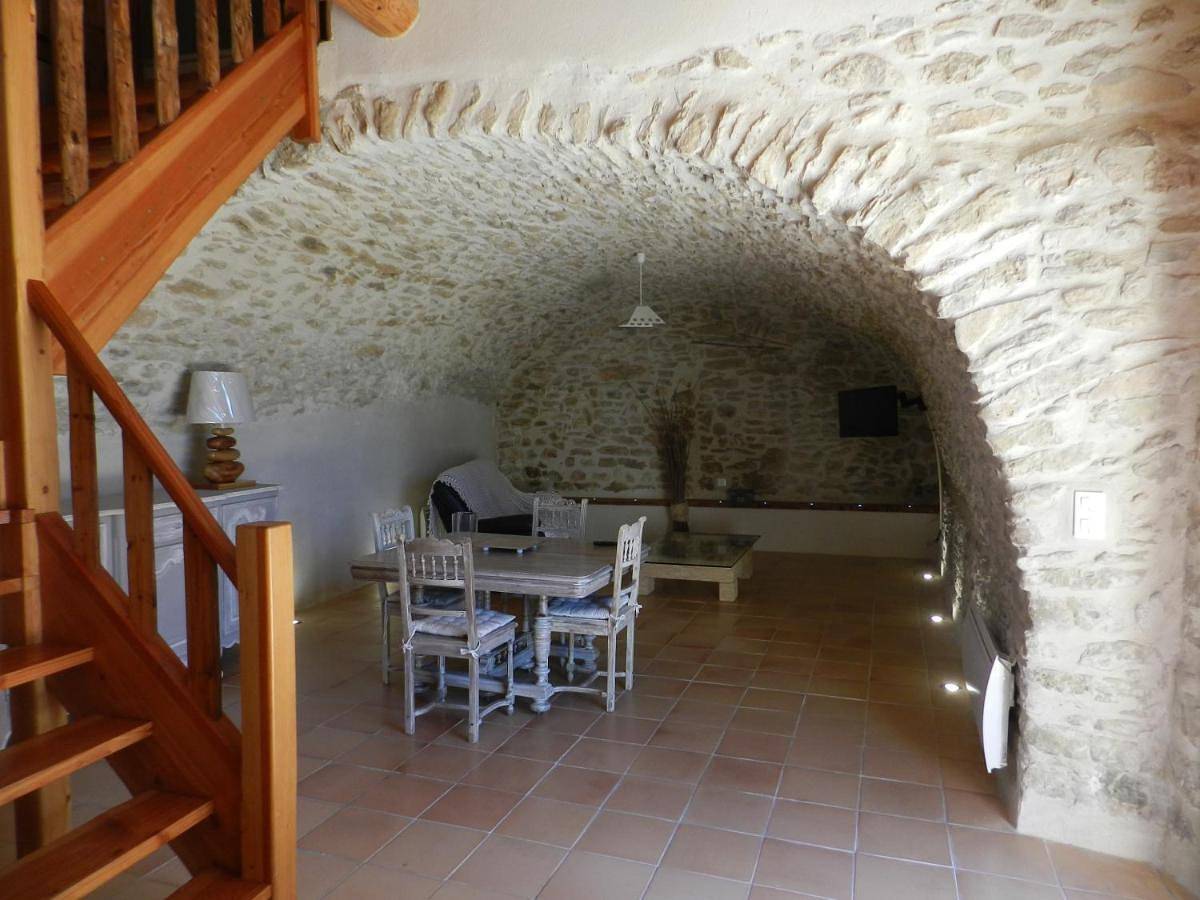 Appartement entier, Véritable mas provençal avec 3 logements en pleine nature in Cavillargues, Région de Nîmes