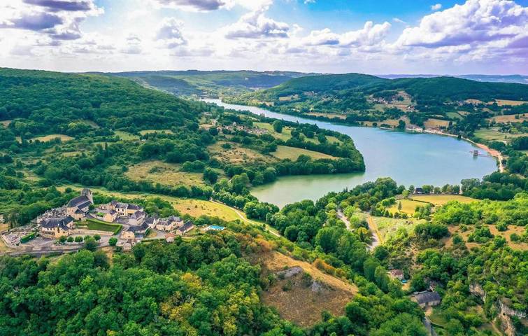 Location de vacances pour 5 personnes, avec jardin et piscine à Altillac - 3